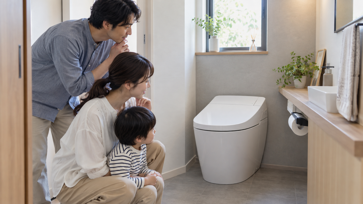 タンクレストイレを検討する家族