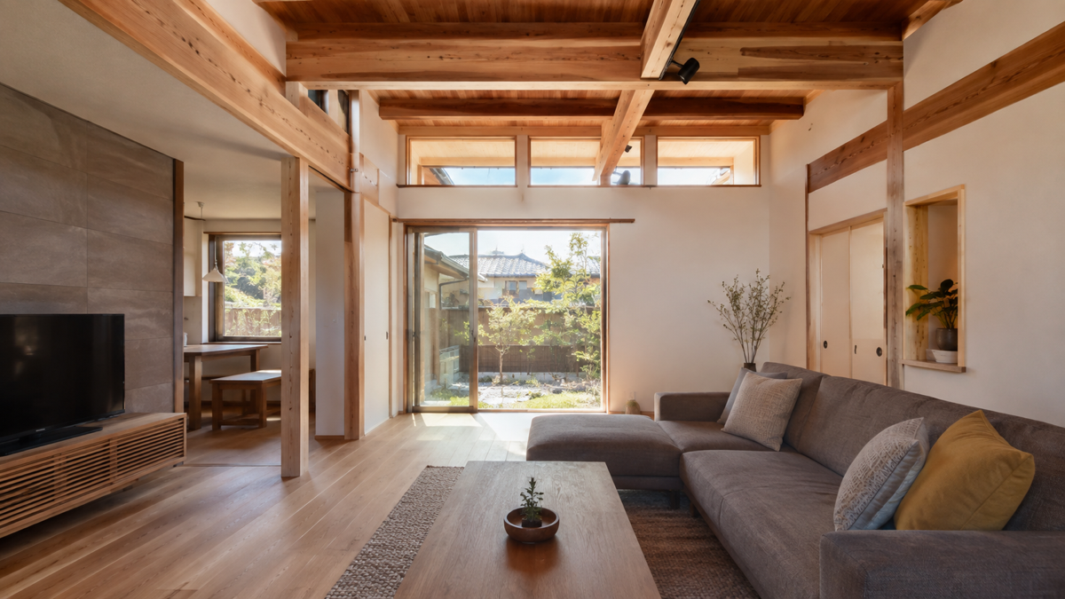 改修後の明るく快適な戸建てリビング