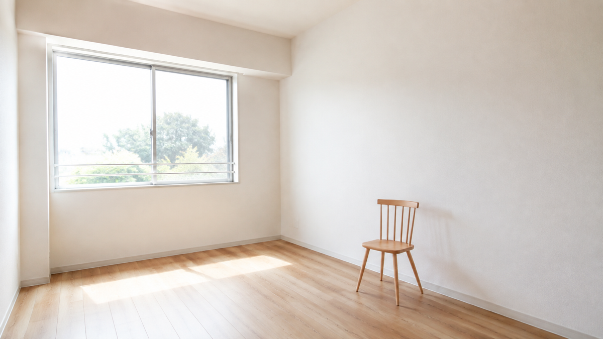 6畳の壁紙を張り替えた明るい部屋のイメージ